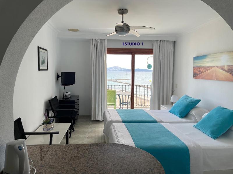 Studio with Sea View image 4