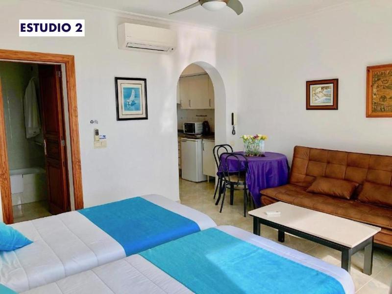 Studio with Sea View image 2