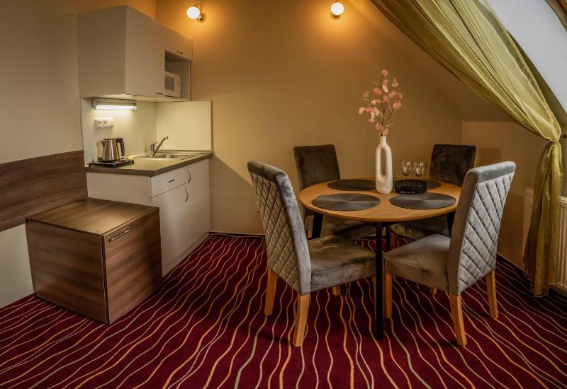 Suite with Spa Bath image 1