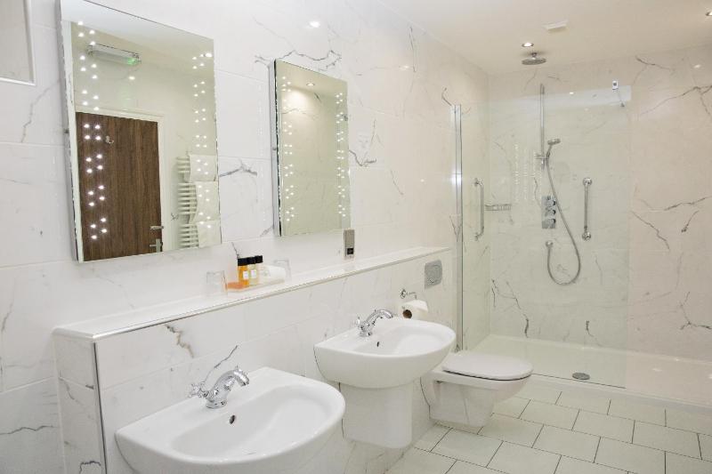 Prestige Twin Room image 1