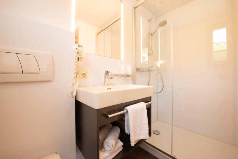 Double Room image 3