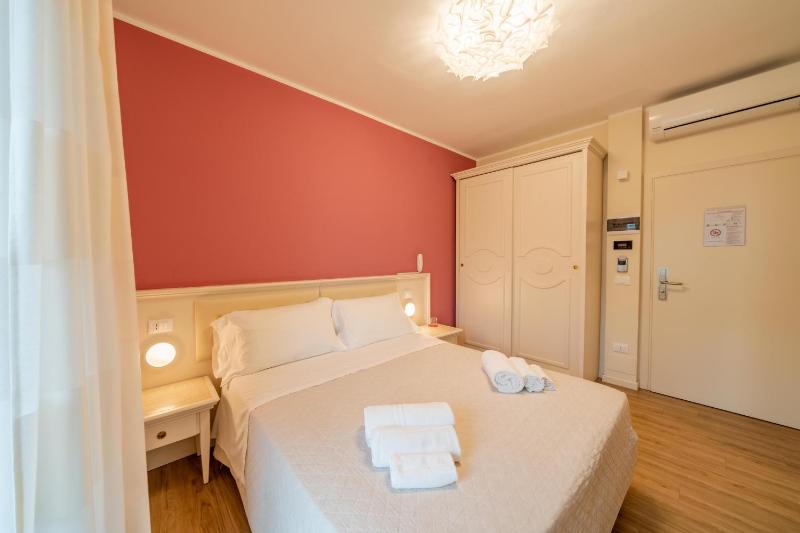 Queen Room image 1