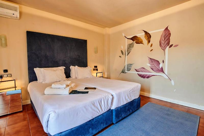 Deluxe Twin Room image 1