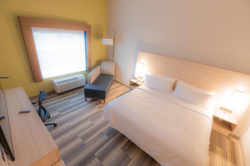 Standard King Room image 1