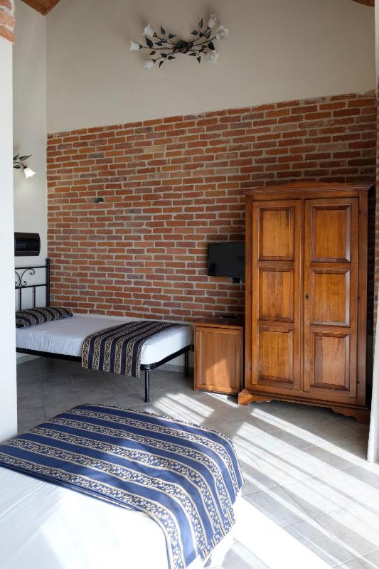 Twin Room image 3