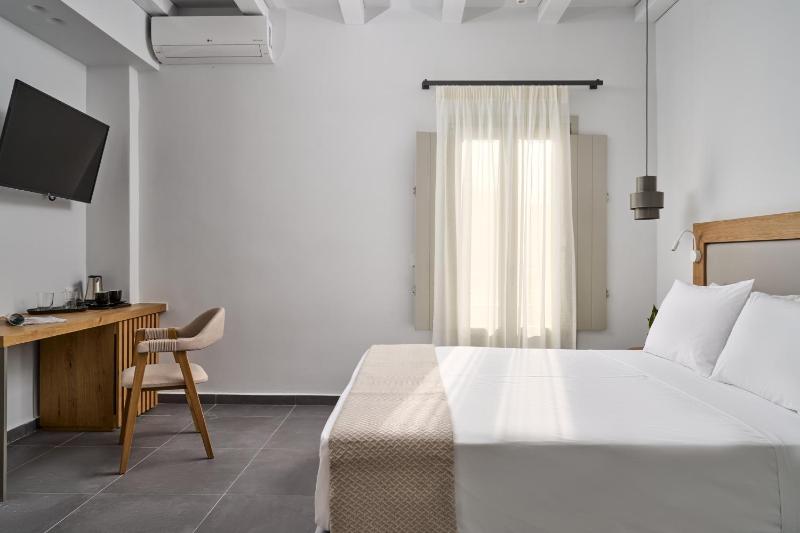 Double Room image 3