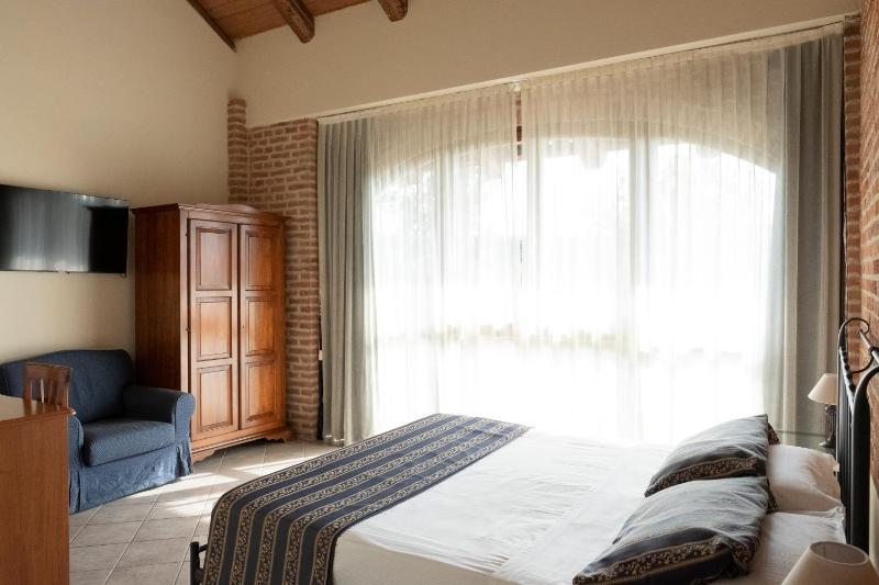 Superior Double Room with Shower image 4