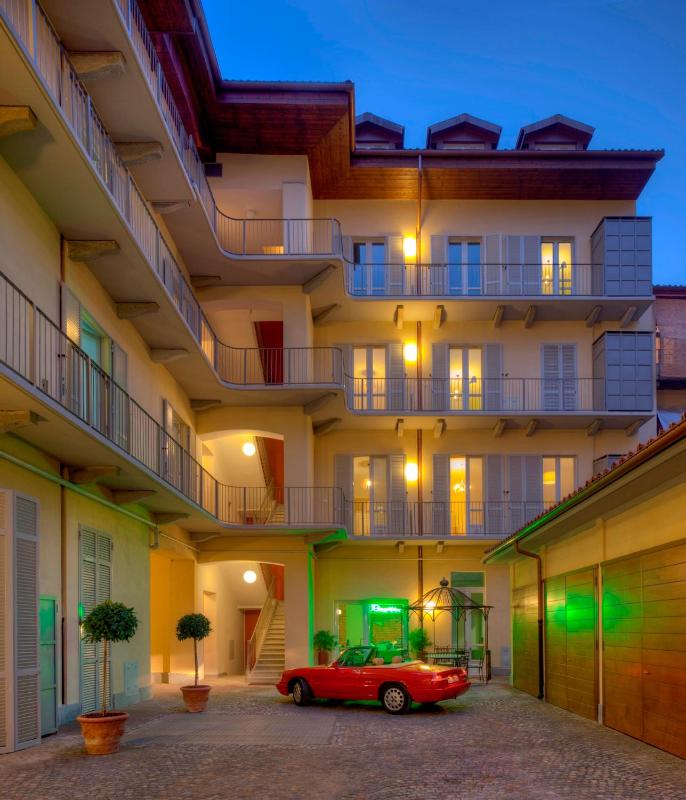One-Bedroom Apartment image 3
