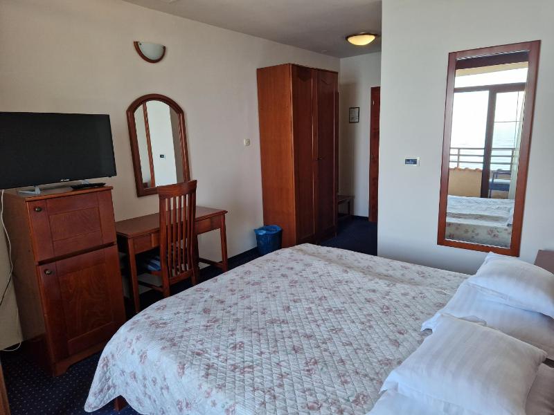 Economy Double Room with Sea View image 3