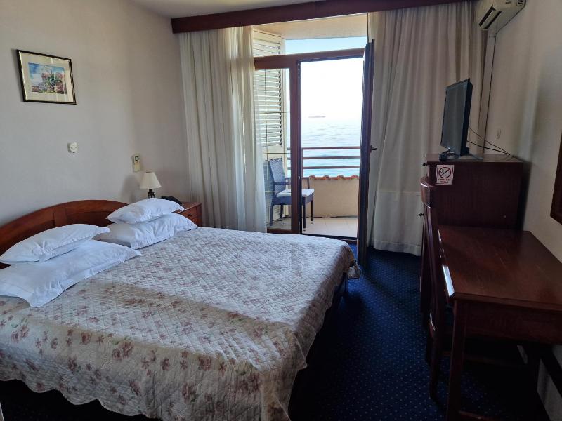 Economy Double Room with Sea View image 2