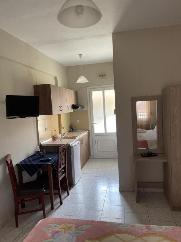 Budget Double Room image 3
