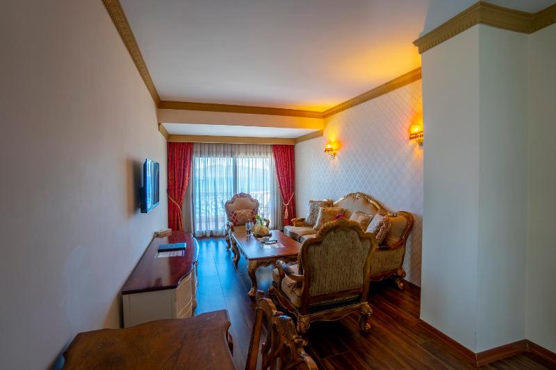 Suite with Direct Sea View image 4