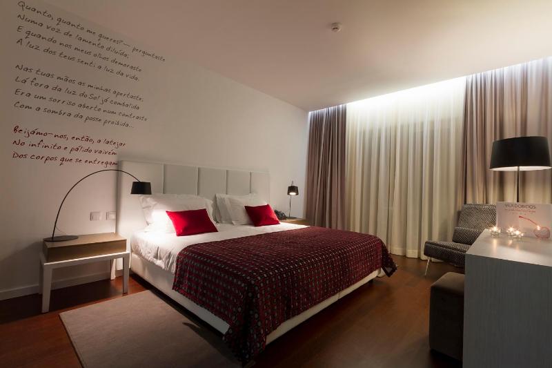 Junior Suite with Balcony image 3