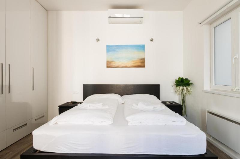Prague Days - Open-plan Studio with AC near National Theatre - image 16