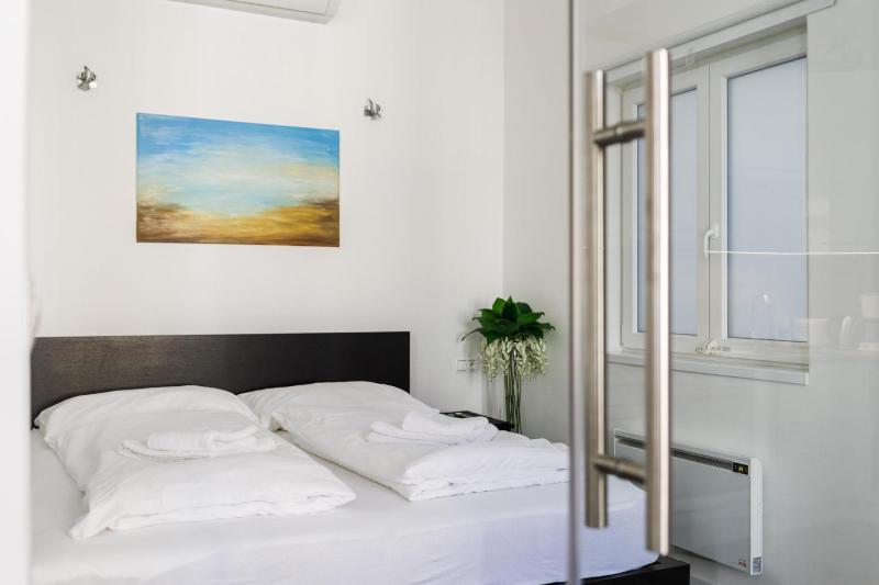 Prague Days - Open-plan Studio with AC near National Theatre - image 9