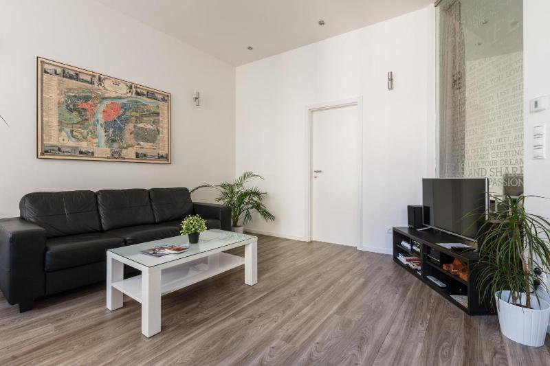 Prague Days - Open-plan Studio with AC near National Theatre - image 2