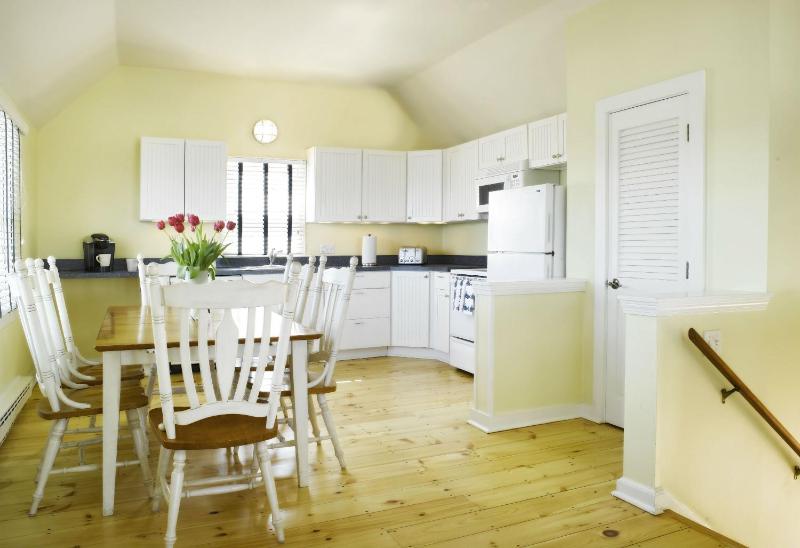 One Bedroom Cottage - Upper Deck image 3