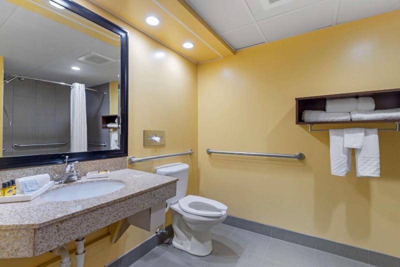 King Suite with Sofa Bed - Non-Smoking image 2