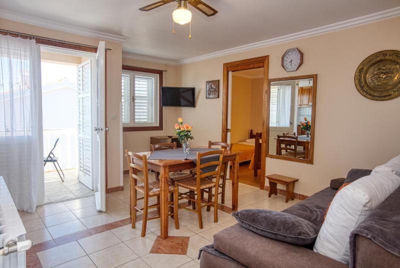 One-Bedroom Apartment with Terrace and Sea View image 1