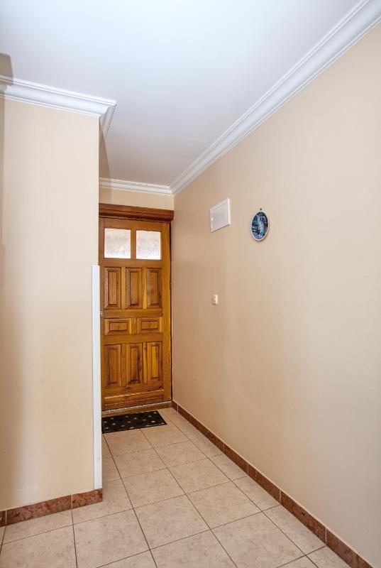 One-Bedroom Apartment with Terrace and Sea View image 2