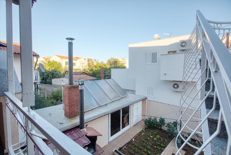 One-Bedroom Apartment with Terrace image 2