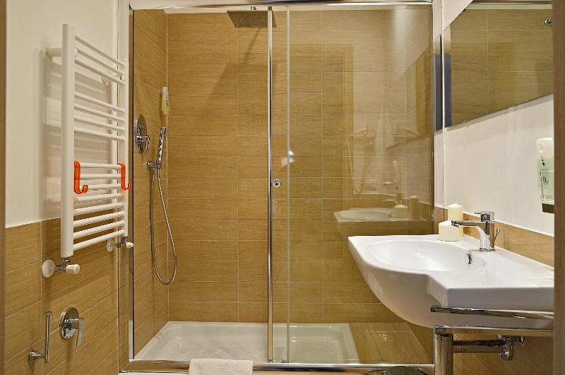 Double or Twin Room image 2