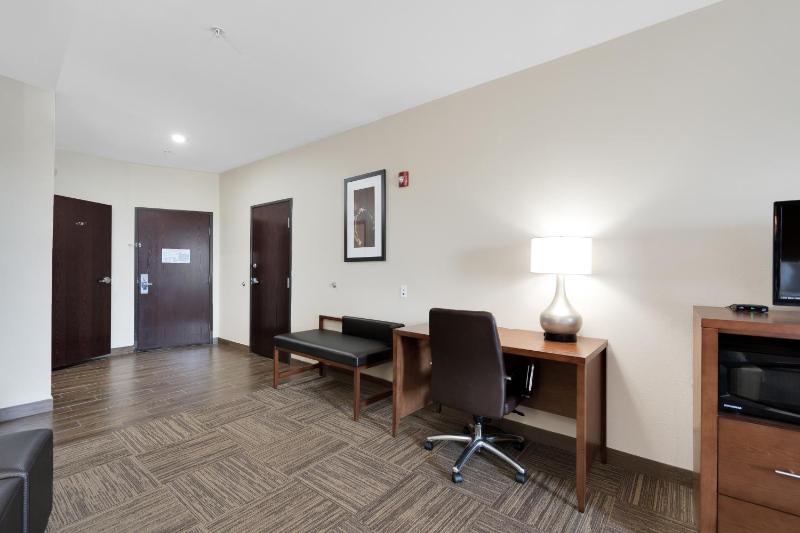King Suite - Accessible/Non-Smoking image 4