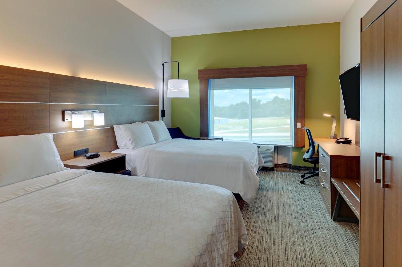 Standard Queen Room with Two Queen Beds - Communications Accessible image 1