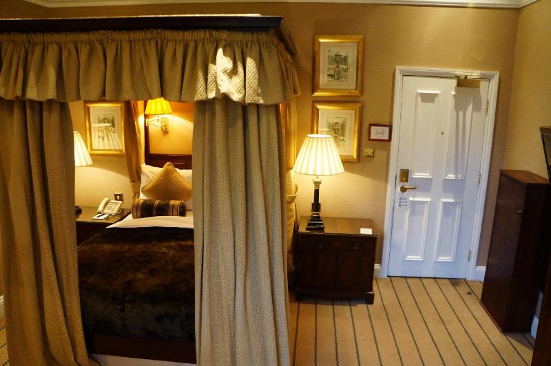 Deluxe Double or Twin Room image 3
