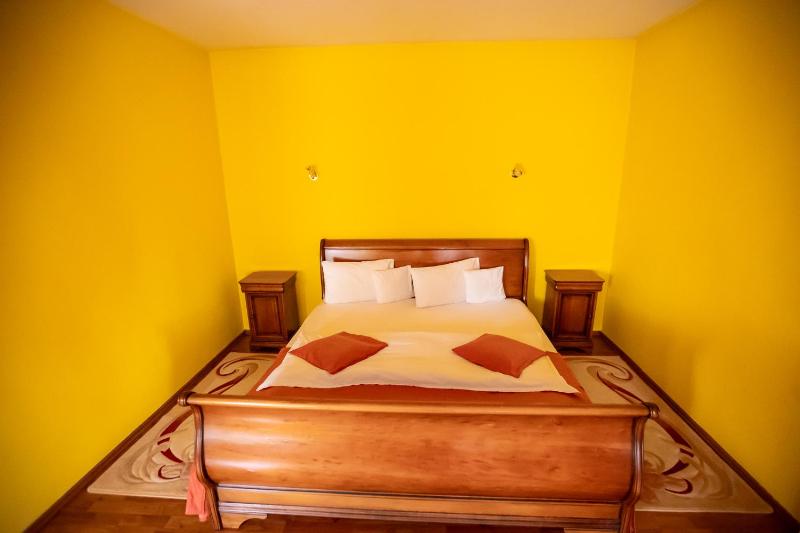 Double Room image 2