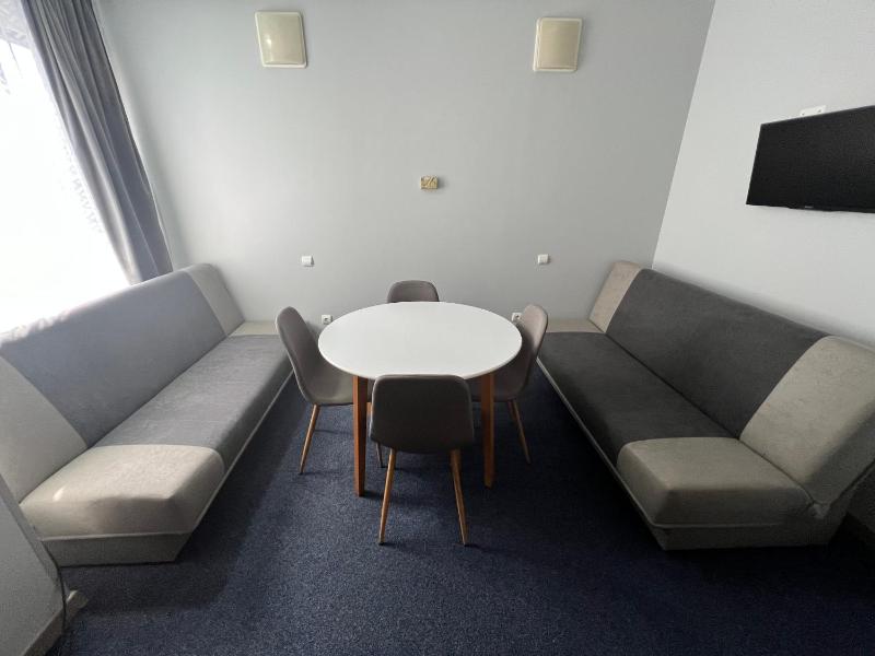 One-Bedroom Apartment image 1
