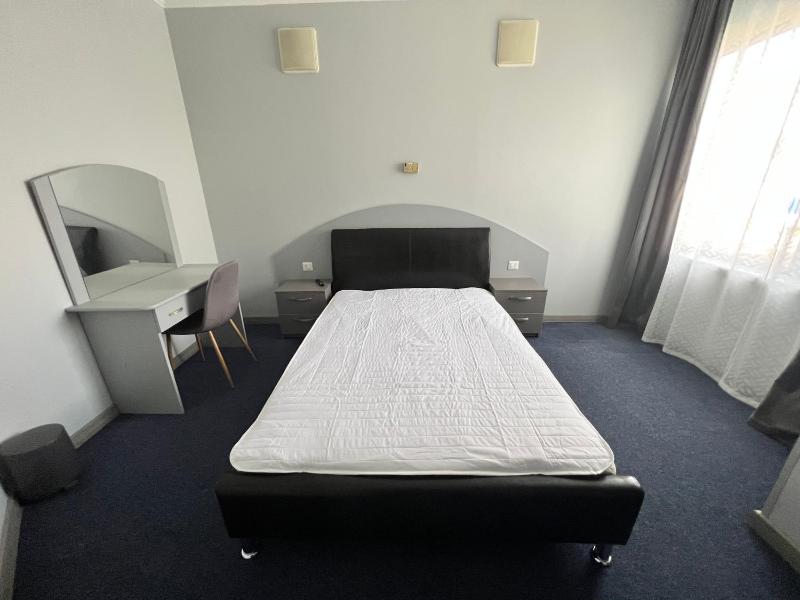 One-Bedroom Apartment image 3