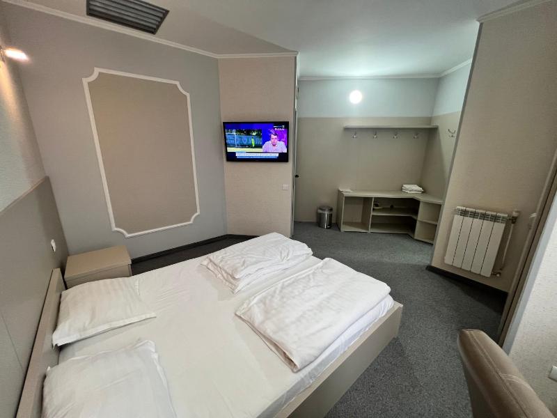 Double Room with Private Bathroom image 1