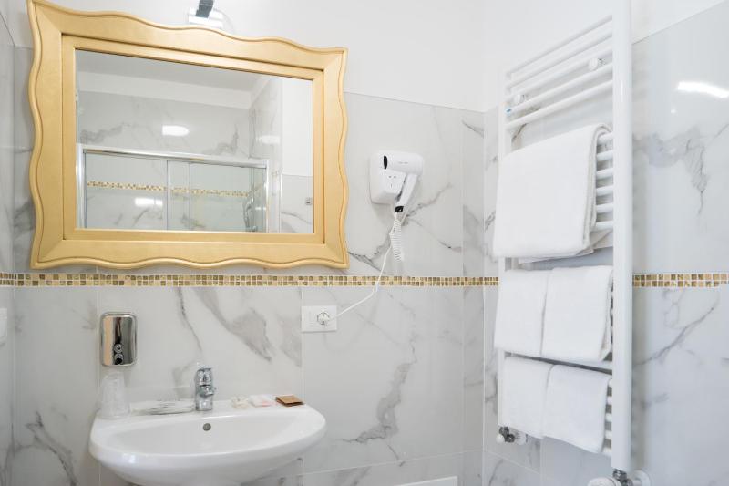 Deluxe Double Room with Balcony image 1