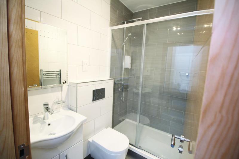 Single Room with Private Bathroom image 3