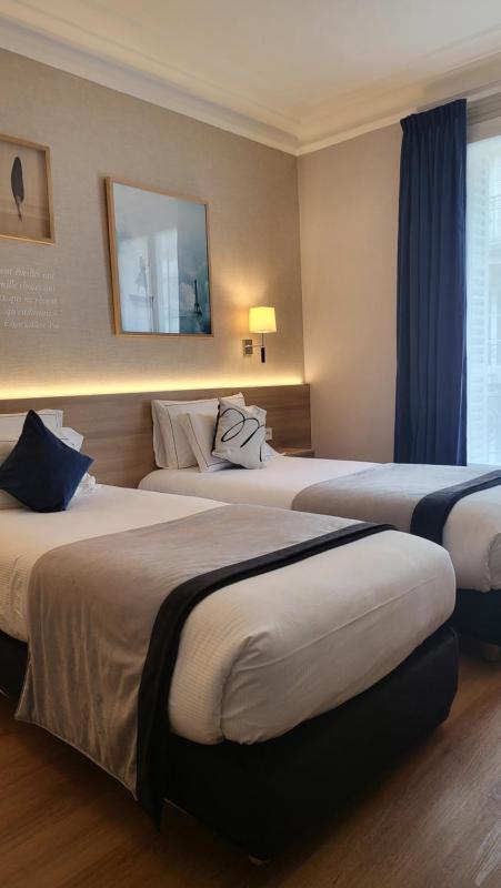 Superior Twin Room image 3