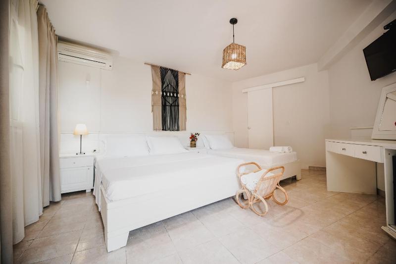 Standard Triple Room image 4