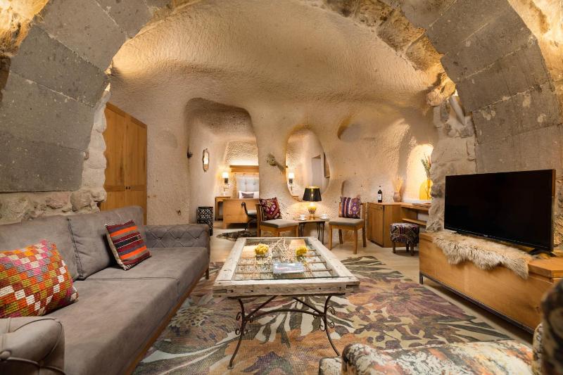 Modarete Cave P.Lucas Suite image 1