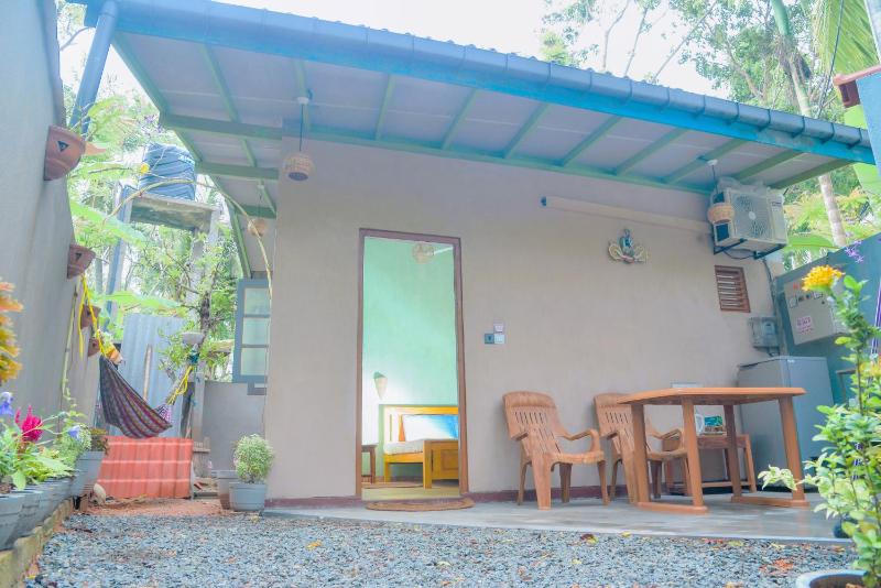 Red Eyes Cottage-Hikkaduwa - image 8