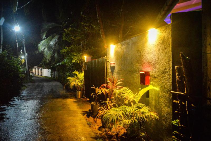 Red Eyes Cottage-Hikkaduwa - image 6