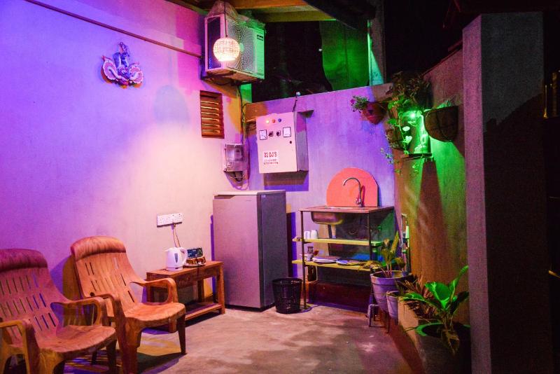 Red Eyes Cottage-Hikkaduwa - image 12