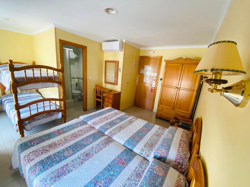 Hostal L'Anfora - image 8