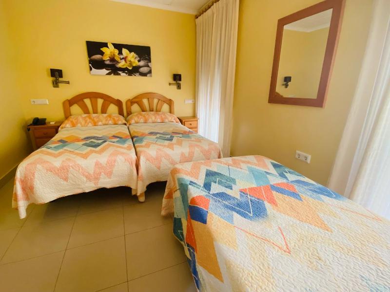 Hostal L'Anfora - image 2