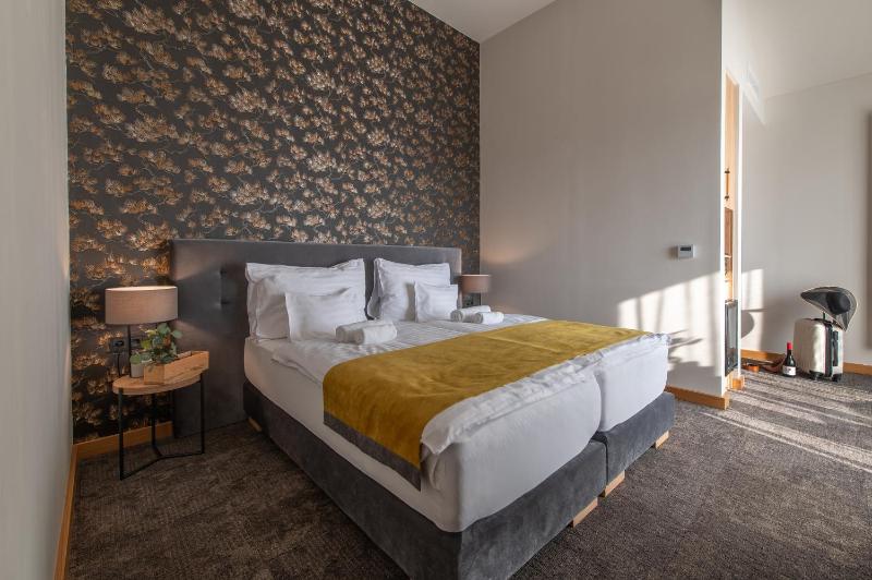 Deluxe Double or Twin Room image 1