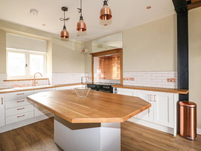 Top Hill Farm Cottage - image 25