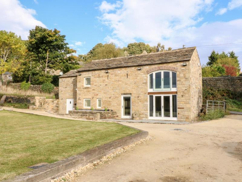 Green Barn - image 15