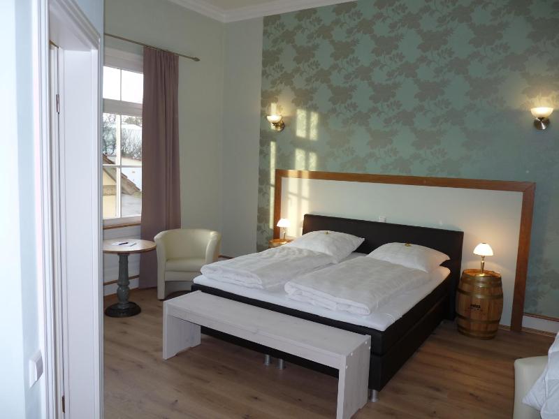 Large Double Room image 2