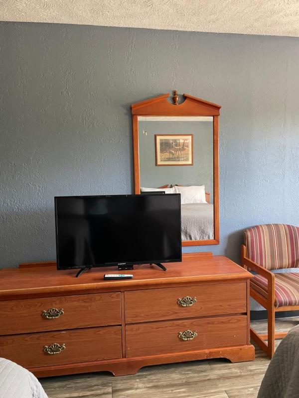 Queen Room image 4