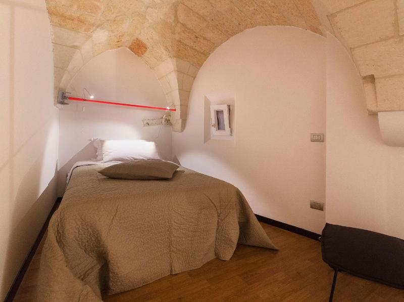 Studio Apartment image 2