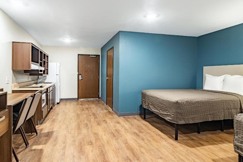 Queen Room with Sofa Bed - Non-Smoking image 4